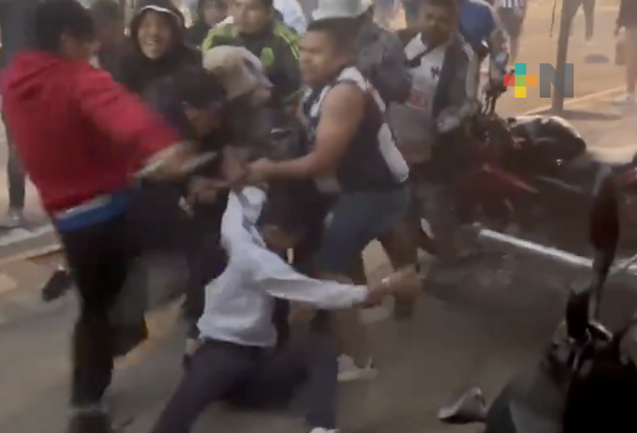 Bochornoso espectáculo violento brindan fanáticos del Comunicaciones y Rayados